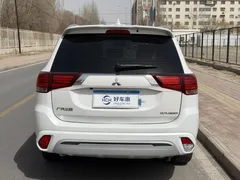 2021 Mitsubishi Outlander 2.0L 2WD 5, белый — фото 5