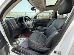 2021 Mitsubishi Outlander 2.0L 2WD 5, белый — фото 7