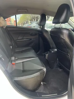 2022 Toyota Yaris L Zhixuan 1.5L CVT Luxury Plus, белый — фото 10