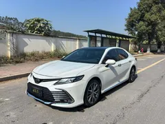 2023 Toyota Camry 2.5G Luxury, белый — фото 1