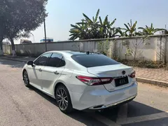 2023 Toyota Camry 2.5G Luxury, белый — фото 7