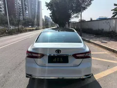 2023 Toyota Camry 2.5G Luxury, белый — фото 8