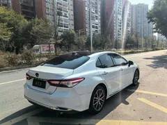 2023 Toyota Camry 2.5G Luxury, белый — фото 9
