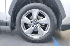2022 Toyota RAV4 2.0L CVT 2WD Fashion, белый — фото 5