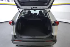 2022 Toyota RAV4 2.0L CVT 2WD Fashion, белый — фото 11