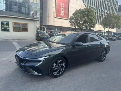 2023 Hyundai Elantra 1.5L CVT LUX Premium