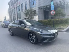 2023 Hyundai Elantra 1.5L CVT LUX Premium — фото 3