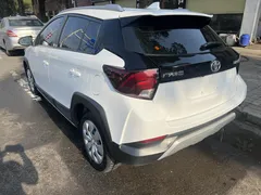 2022 Toyota Yaris L Zhixuan X 1.5L CVT Leading Plus, белый — фото 10