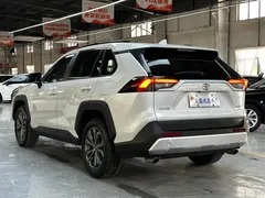 2023 Toyota RAV4 2.0L CVT 4WD Adventure, белый — фото 7