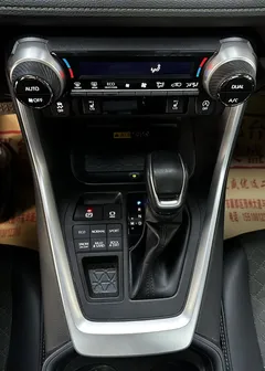 2023 Toyota RAV4 2.0L CVT 4WD Adventure, белый — фото 16
