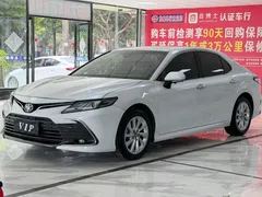 2021 Toyota Camry 2.0G Luxury, белый — фото 1