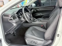 2021 Toyota Camry 2.0G Luxury, белый — фото 8