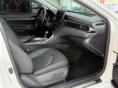 2021 Toyota Camry 2.0G Luxury, белый — фото 9