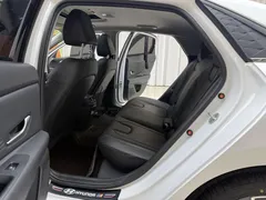 2023 Hyundai Elantra 1.5L CVT LUX Premium, белый — фото 5