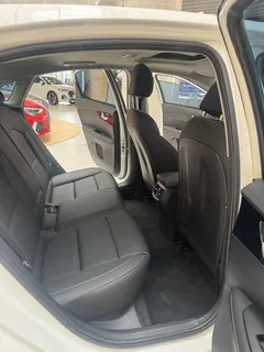2021 Kia Cerato 1.5L CVT Refresh, белый — фото 12