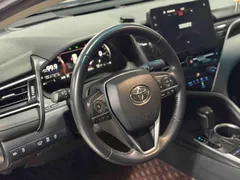 2021 Toyota Camry 2.5G Luxury — фото 6