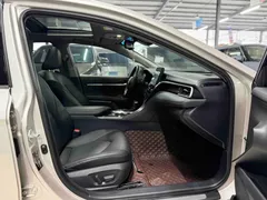 2021 Toyota Camry 2.5G Luxury — фото 13