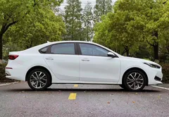 2021 Kia Cerato 1.5L IVT, белый — фото 4
