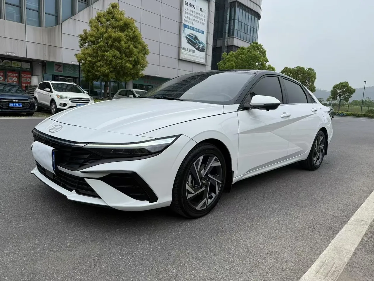 2023 Hyundai Elantra 1.5L CVT LUX Premium