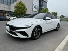 2023 Hyundai Elantra 1.5L CVT LUX Premium, белый — фото 1
