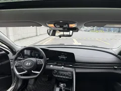 2023 Hyundai Elantra 1.5L CVT LUX Premium, белый — фото 5