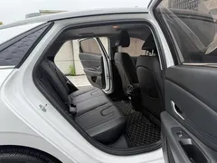 2023 Hyundai Elantra 1.5L CVT LUX Premium, белый — фото 6