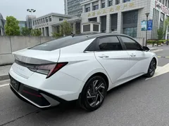 2023 Hyundai Elantra 1.5L CVT LUX Premium, белый — фото 7