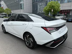 2023 Hyundai Elantra 1.5L CVT LUX Premium, белый — фото 9