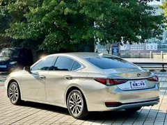 2021 Lexus ES 200 Excellence — фото 4