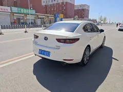 2021 Mazda Mazda3 2.0L AT, белый — фото 4