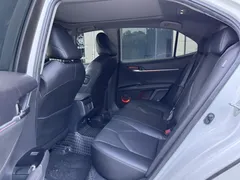 2021 Toyota Camry 2.5G Luxury, белый — фото 6