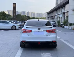 2021 Toyota Camry 2.5G Luxury, белый — фото 11
