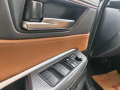 2022 Toyota Venza 2.0L CVT 2WD Premium, чёрный — фото 11