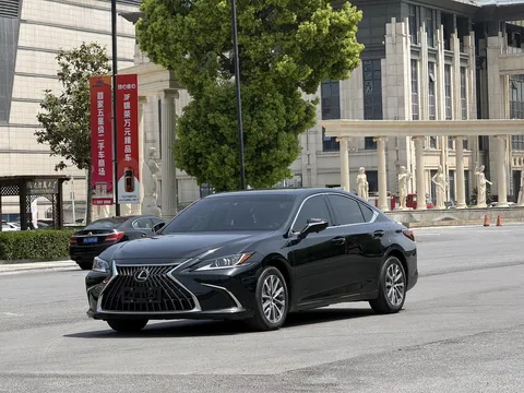2022 Lexus ES 200 Excellence