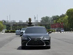 2022 Lexus ES 200 Excellence, чёрный — фото 2