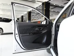 2022 Toyota Yaris L Zhixuan X 1.5L CVT Luxury Plus, белый — фото 5