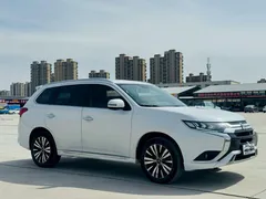 2021 Mitsubishi Outlander 2.4L 4WD 7-seat, белый — фото 3