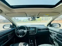 2021 Mitsubishi Outlander 2.4L 4WD 7-seat, белый — фото 4