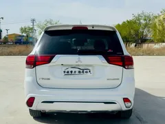 2021 Mitsubishi Outlander 2.4L 4WD 7-seat, белый — фото 7