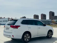 2021 Mitsubishi Outlander 2.4L 4WD 7-seat, белый — фото 8