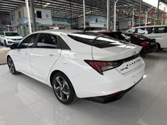 2021 Hyundai Elantra 1.5L CVT LUX Premium, белый — фото 4
