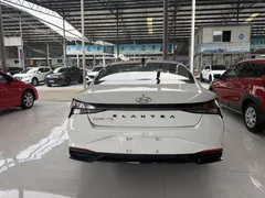 2021 Hyundai Elantra 1.5L CVT LUX Premium, белый — фото 5