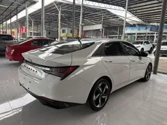 2021 Hyundai Elantra 1.5L CVT LUX Premium, белый — фото 6