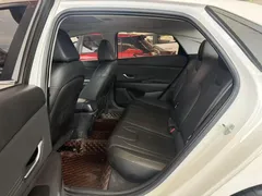 2021 Hyundai Elantra 1.5L CVT LUX Premium, белый — фото 9