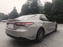 2021 Toyota Camry 2.5G Luxury — фото 6