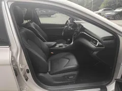 2021 Toyota Camry 2.5G Luxury — фото 10