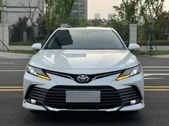 2023 Toyota Camry 2.0G Luxury, белый — фото 2