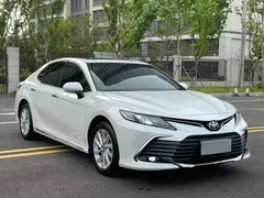 2023 Toyota Camry 2.0G Luxury, белый — фото 3