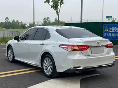 2023 Toyota Camry 2.0G Luxury, белый — фото 9