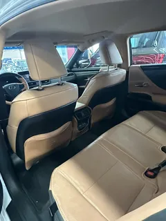 2022 Lexus ES 200 Excellence, белый — фото 4